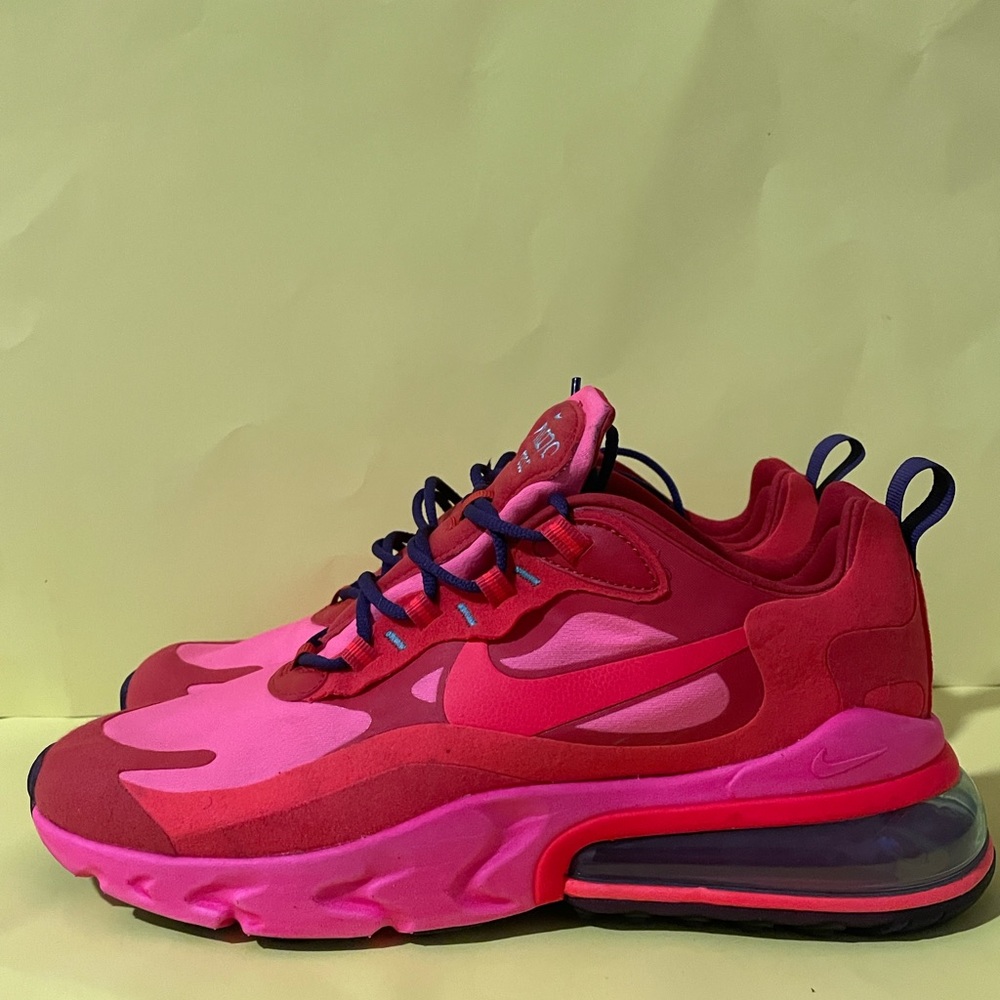 PINK NIKE SNEAKERS